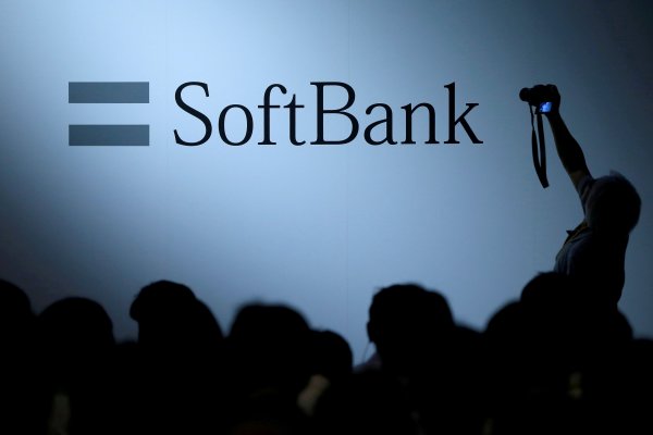 Softbank busca invertir US$2.000 millones en A. Latina y tiene a Chile en la mira