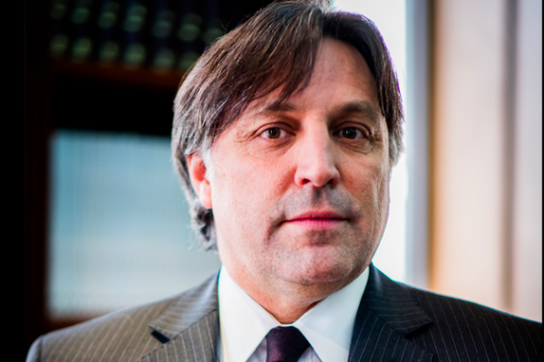 Francisco Cox, abogado experto en DDHH: “En Carabineros veo un problema grave de abuso de autoridad"