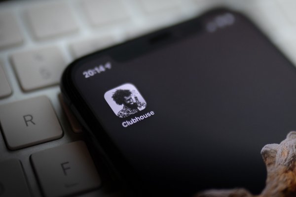 Qué hace tan especial a Clubhouse, la app del momento que hasta Facebook le quiere copiar