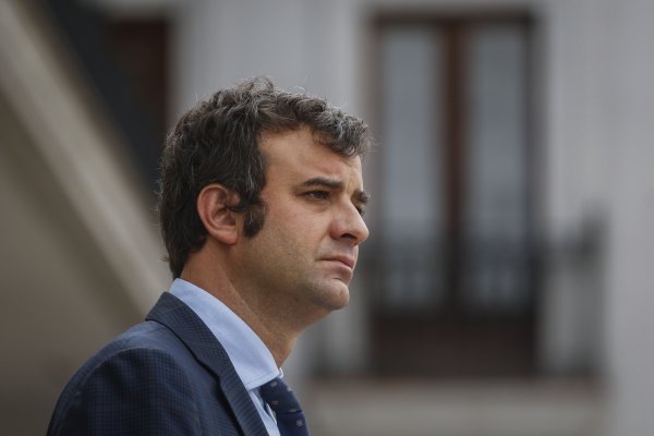 Cambio de elecciones y tercer retiro de las AFP: cómo se mueve el ministro Ossa
