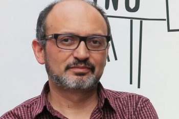 Gazi Jalil entrega recomendados sobre periodismo y democracia