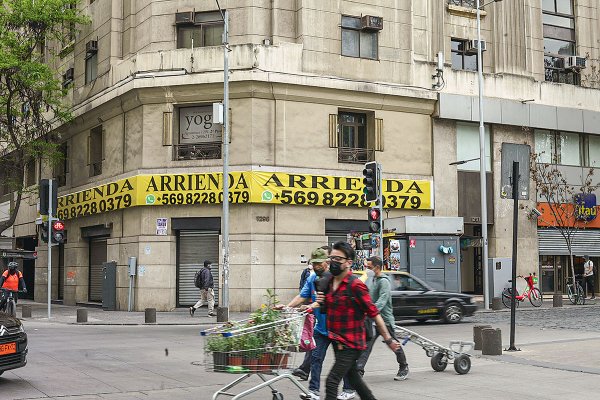 Han cerrado más de 600 comercios: Santiago Centro a dos años del estallido social
