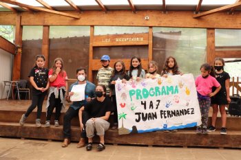 En Juan Fernández y Monte Patria: las historias de los colegios que Boric prometió reconstruir