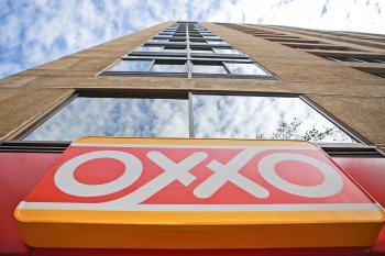 Los planes de los mexicanos dueños de Oxxo y Cruz Verde: "En Chile vamos a seguir creciendo"