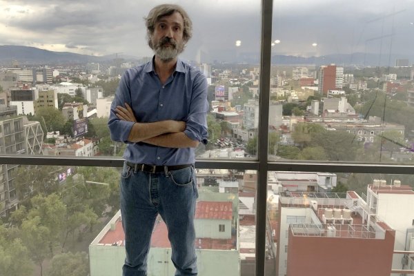 El chileno que busca replicar (lo bueno) del Transantiago en Ciudad de México