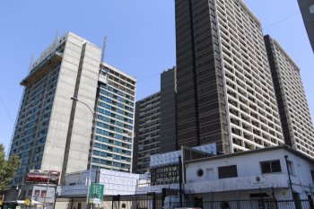 Inmobiliarias vs municipalidad: la batalla por recepción de edificios en Estación Central