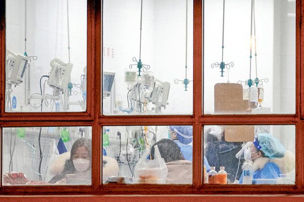 “No tenemos camas, no tenemos oxígeno”: El Covid abruma los hospitales de Beijing