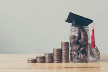 Carreras de $ 1 millón al mes, cobros en UF y migración escolar a la educación pública: los efectos de la inflación del apoderado
