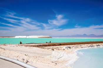 En extremo sigilo: Codelco hace propuesta a SQM por contrato en Salar de Atacama