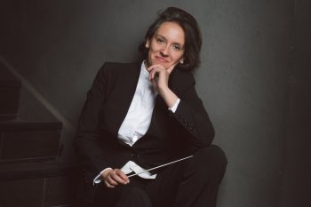 Alejandra Urrutia, directora de orquesta: “Mi sueño era traer el mundo a Chile”