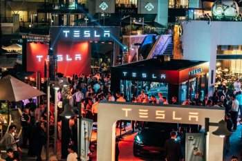 Viaje a Chaitén, ventas in situ y 30 ejecutivos extranjeros: los detalles del estreno de Tesla en Chile