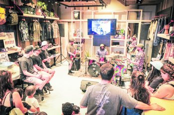 Exclusiva marca de ropa surfer elige Chile para abrir su primera tienda fuera de Estados Unidos