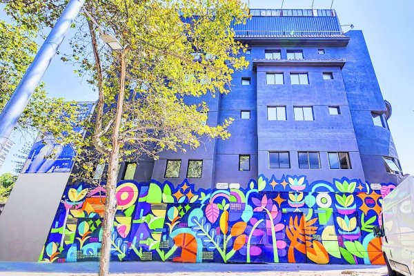 Icónico Hotel Principado de Asturias debuta como edificio multifamily tras vandalizaciones en el Estallido Social