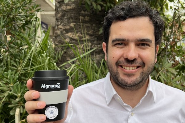 Vasos con chips para las cafeterías, el nuevo negocio de Algramo