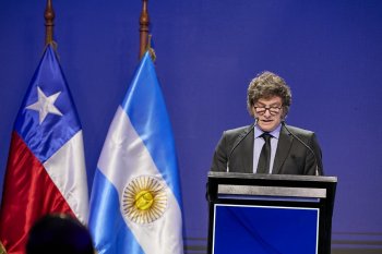 Así fueron las siete horas de Milei en Chile: Alabanzas a las políticas de Estado chilenas y postre con forma de león