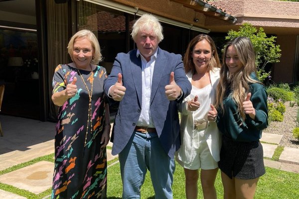 Viaje a Rapa Nui y brunch con los Piñera Morel, el paso de Boris Johnson por Chile