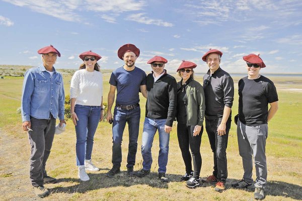 Boina magallánica, ferry y Torres del Paine: así fue el viaje de la CEO internacional de Walmart al sur de Chile