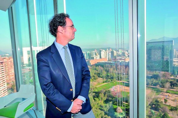 Los preparativos de Juan Carlos De la Llera para asumir la rectoría UC