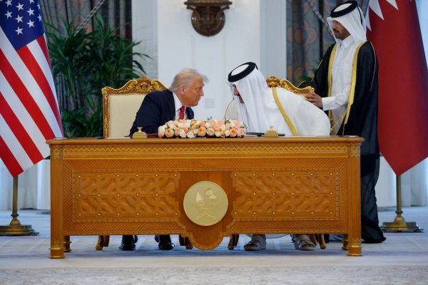 Gira de Trump por el Golfo: jets, megadeals y halagos