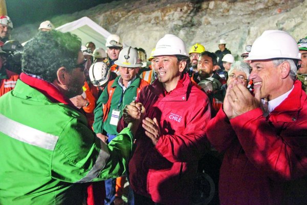 Laurence Golborne debuta como escritor de libro infantil sobre la hazaña del rescate de los 33 mineros