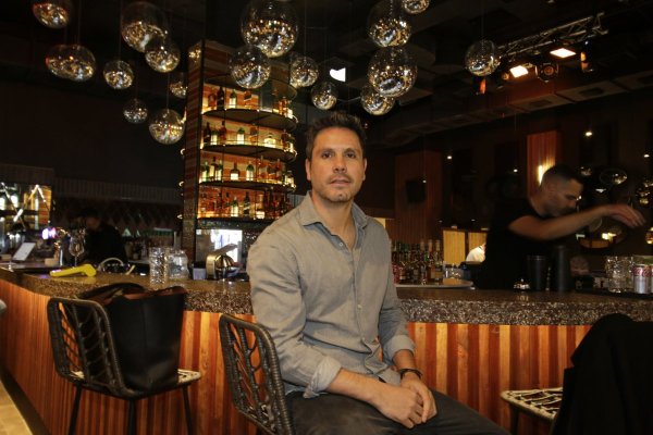Bardot, el nuevo restaurant que invita a bailar a los +35